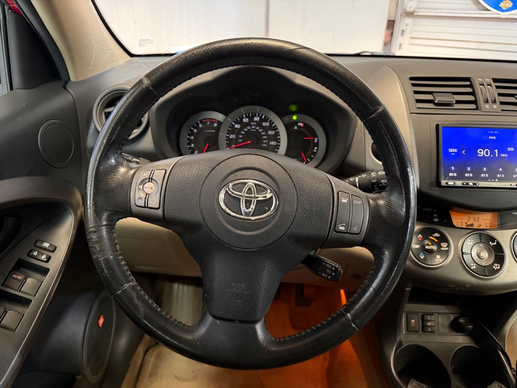 Photo 12 of this TOYOTA RAV4
