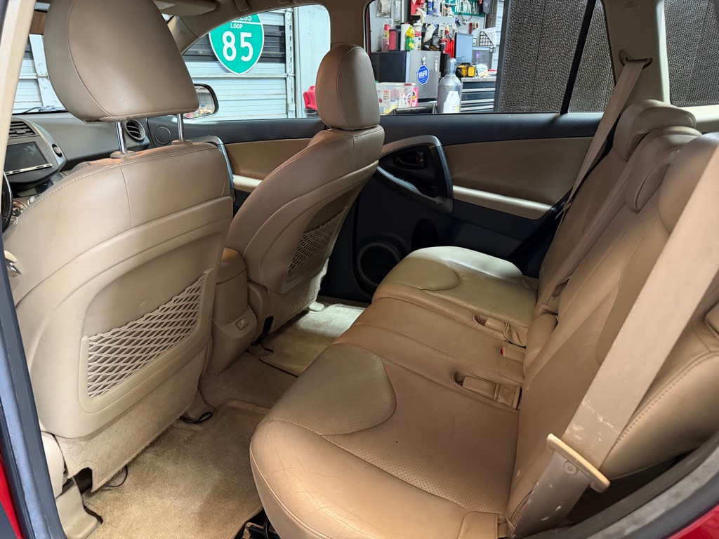 Photo 18 of this TOYOTA RAV4