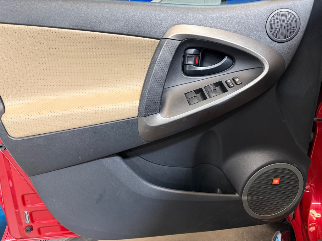 Photo 9 of this TOYOTA RAV4