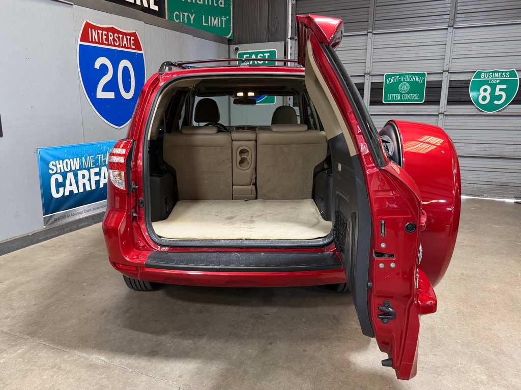 Photo 7 of this TOYOTA RAV4