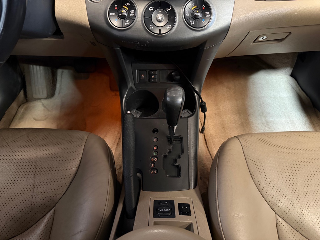 Photo 14 of this TOYOTA RAV4