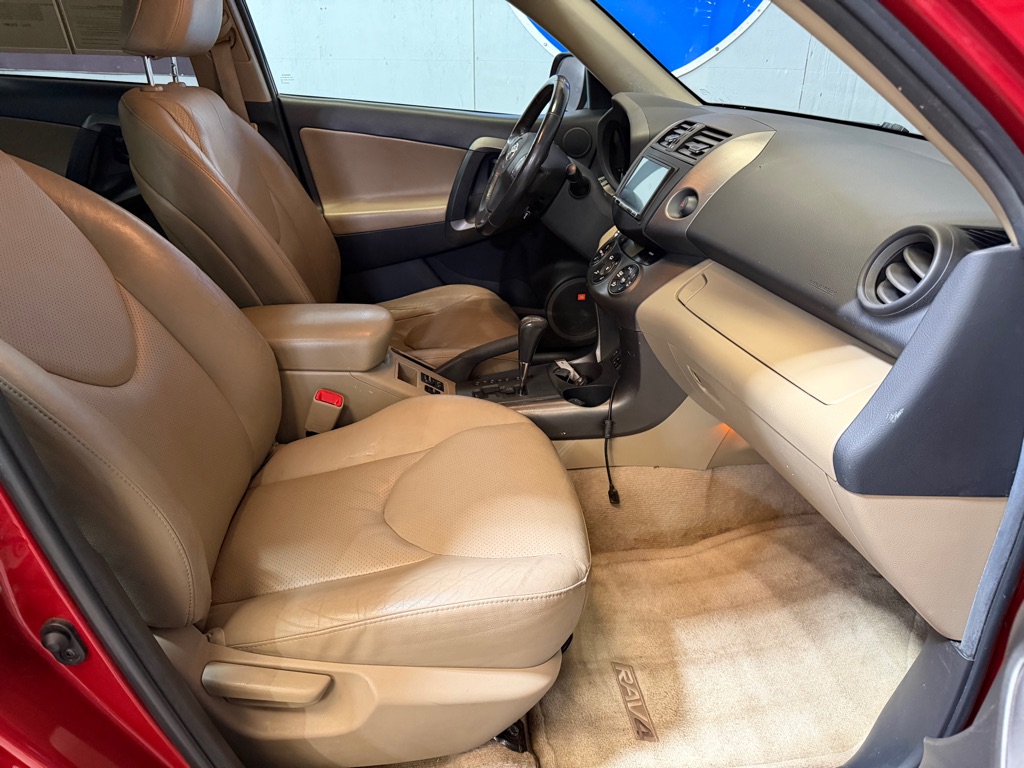 Photo 17 of this TOYOTA RAV4