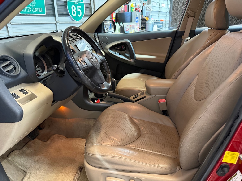 Photo 10 of this TOYOTA RAV4
