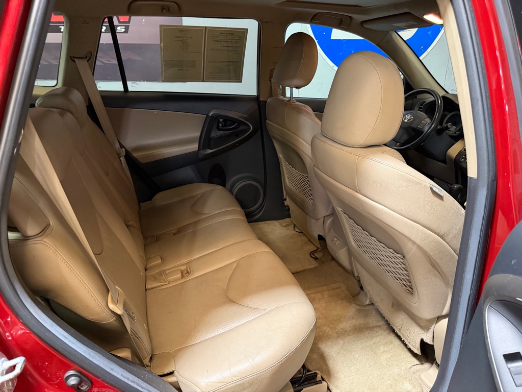 Photo 19 of this TOYOTA RAV4