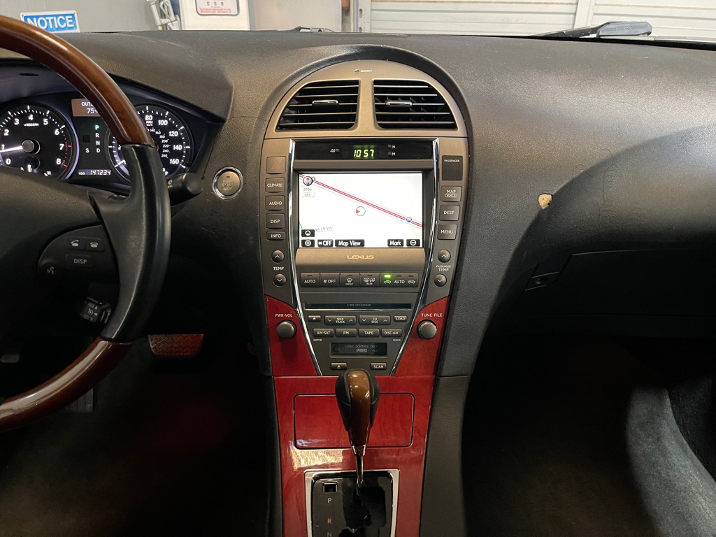Photo 13 of this LEXUS ES 350