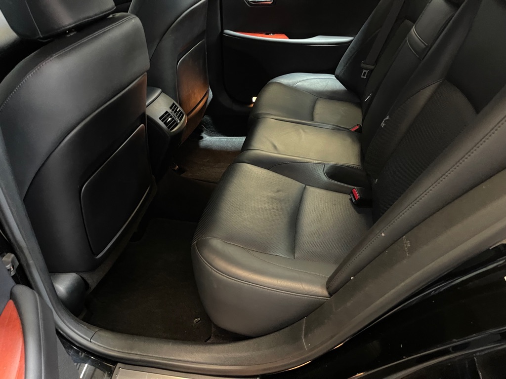 Photo 18 of this LEXUS ES 350