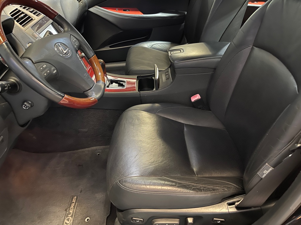 Photo 10 of this LEXUS ES 350