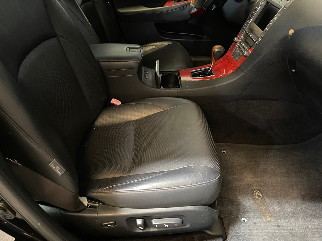Photo 17 of this LEXUS ES 350