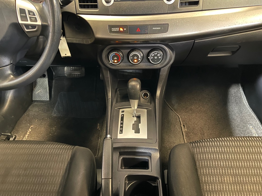 Photo 14 of this MITSUBISHI LANCER