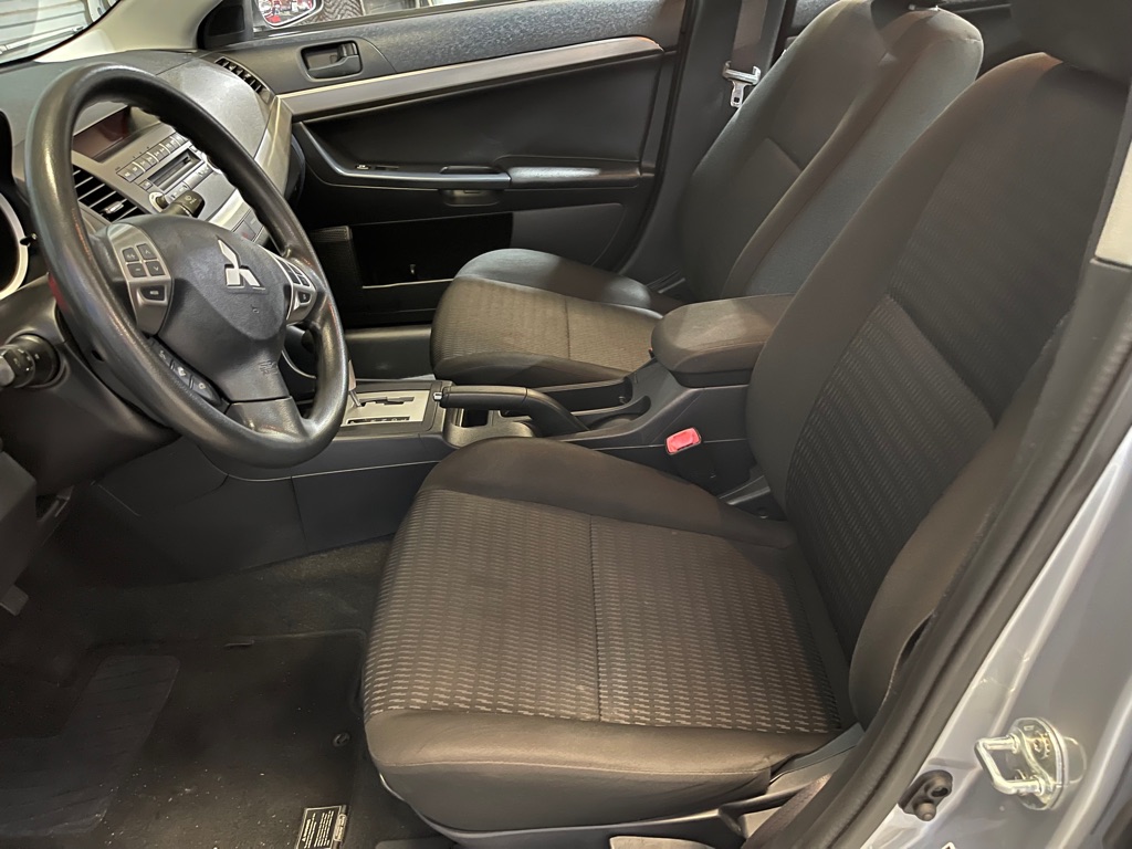 Photo 10 of this MITSUBISHI LANCER
