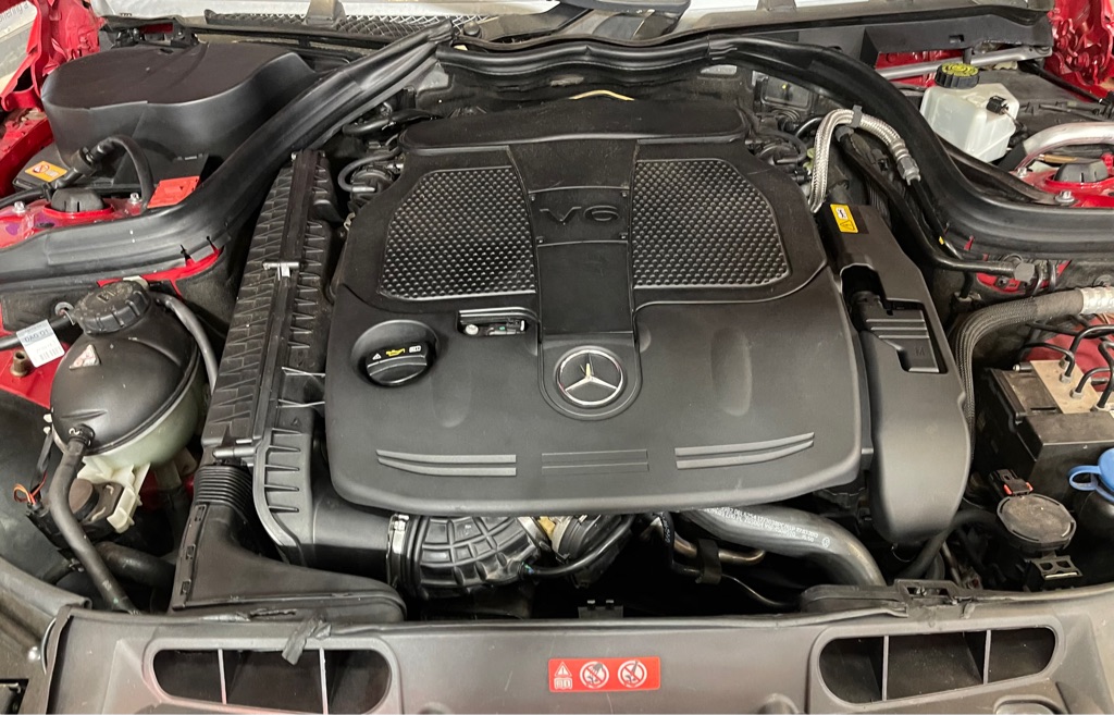 Photo 8 of this MERCEDES-BENZ C-CLASS