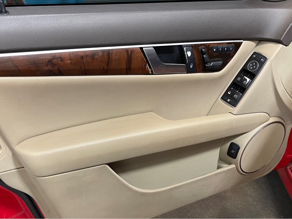 Photo 9 of this MERCEDES-BENZ C-CLASS