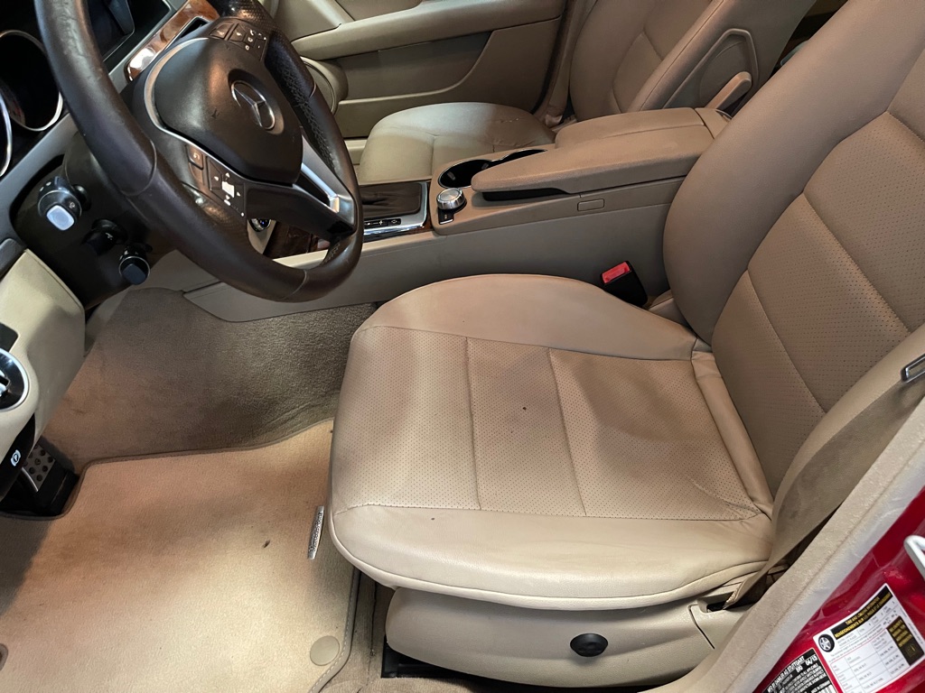 Photo 10 of this MERCEDES-BENZ C-CLASS