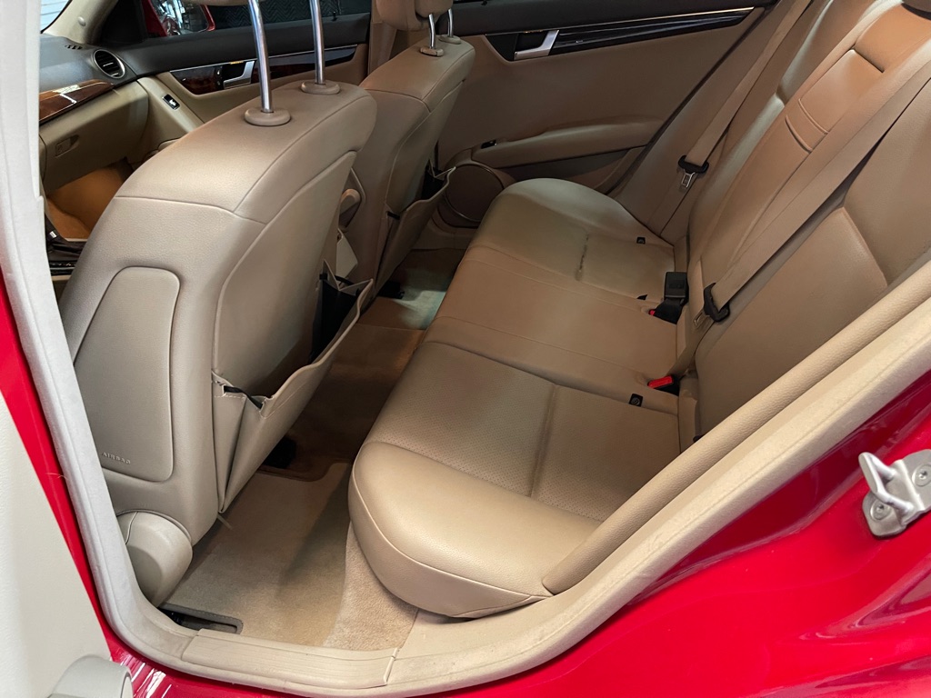 Photo 18 of this MERCEDES-BENZ C-CLASS