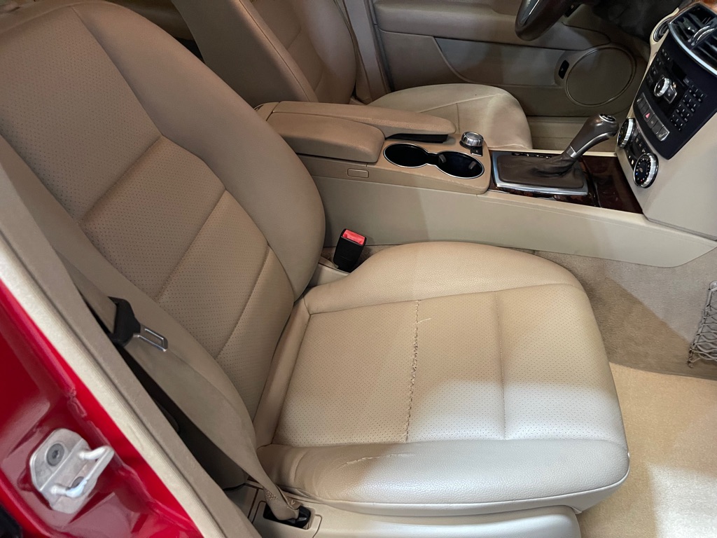 Photo 17 of this MERCEDES-BENZ C-CLASS