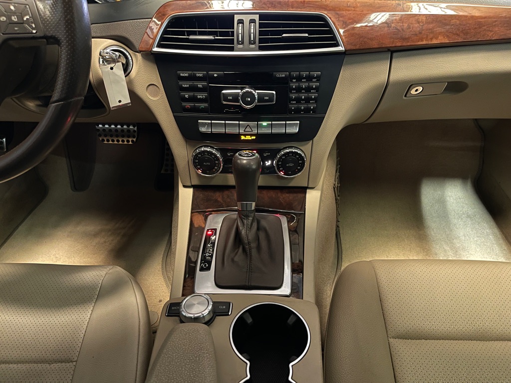 Photo 14 of this MERCEDES-BENZ C-CLASS