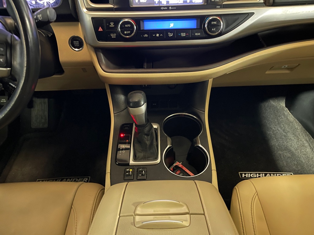 Photo 14 of this TOYOTA HIGHLANDER