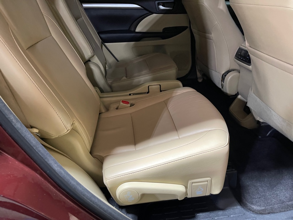 Photo 19 of this TOYOTA HIGHLANDER