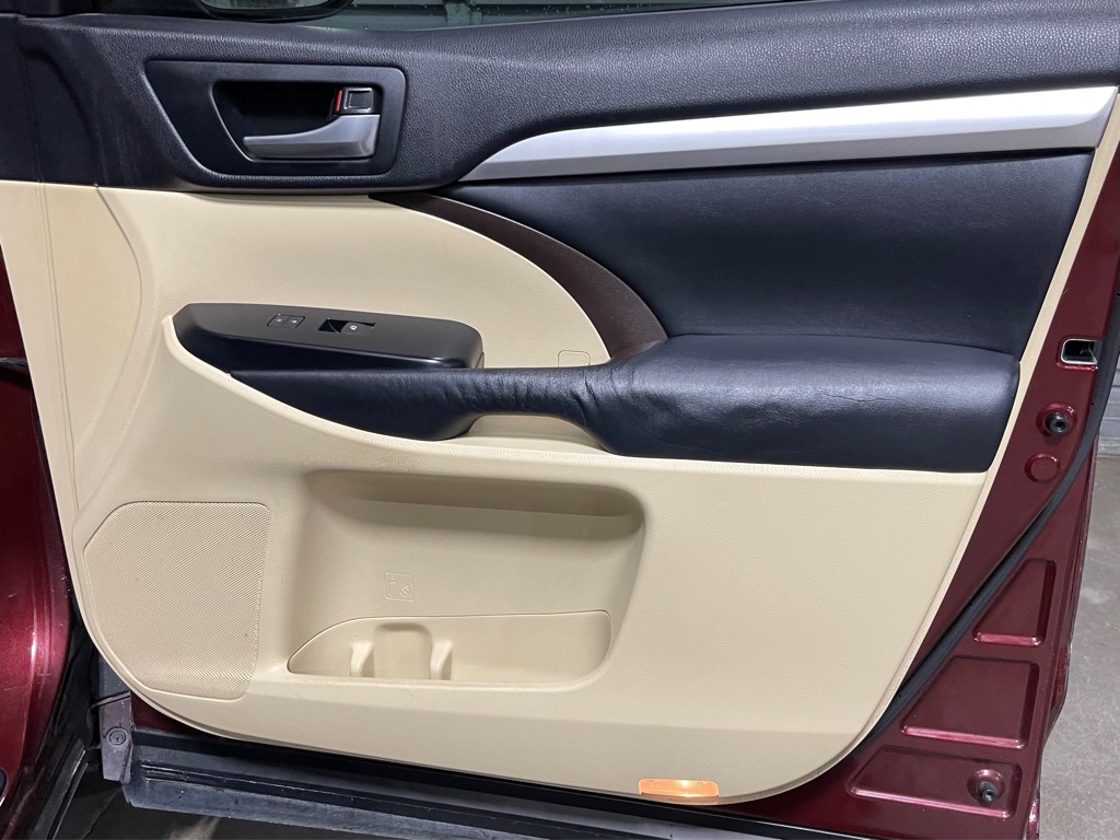 Photo 16 of this TOYOTA HIGHLANDER