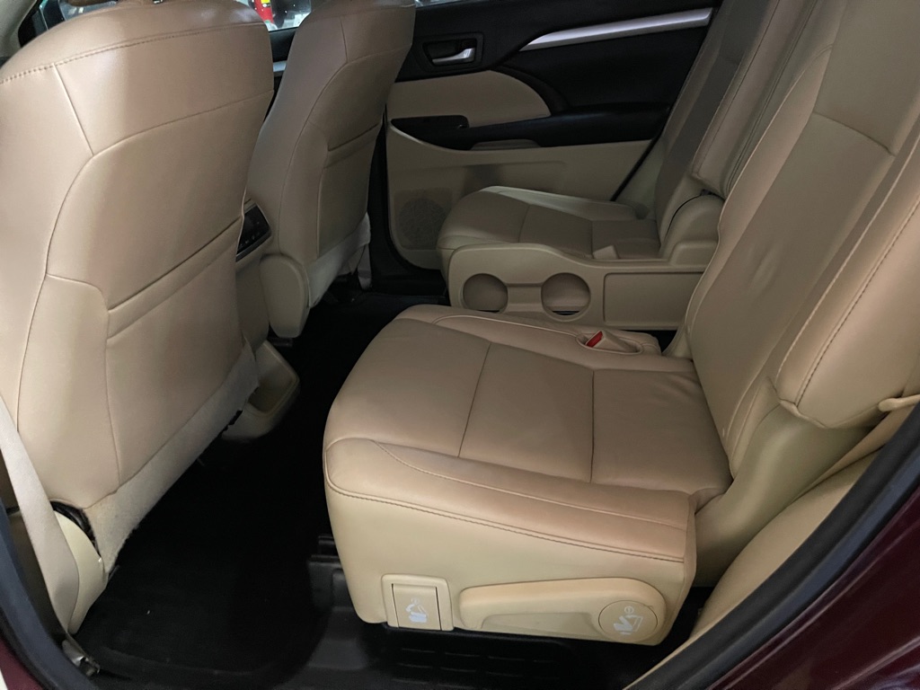 Photo 18 of this TOYOTA HIGHLANDER