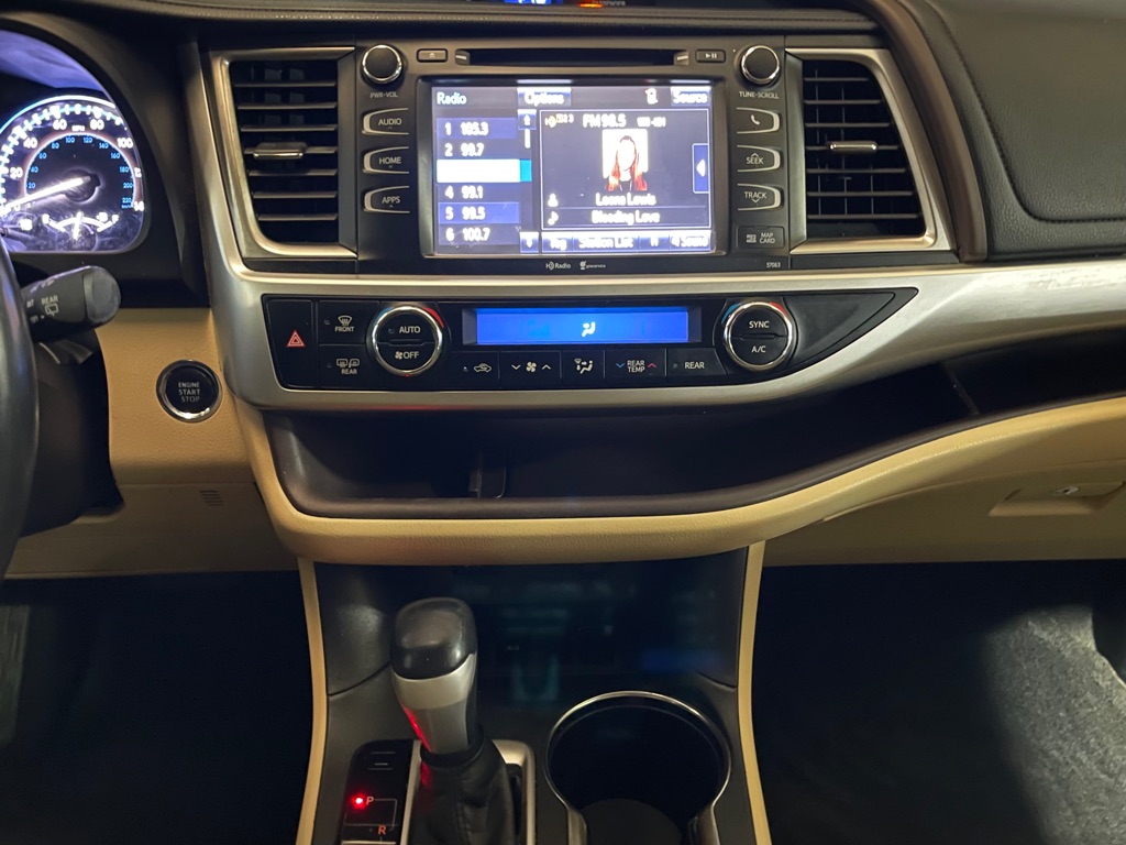 Photo 13 of this TOYOTA HIGHLANDER