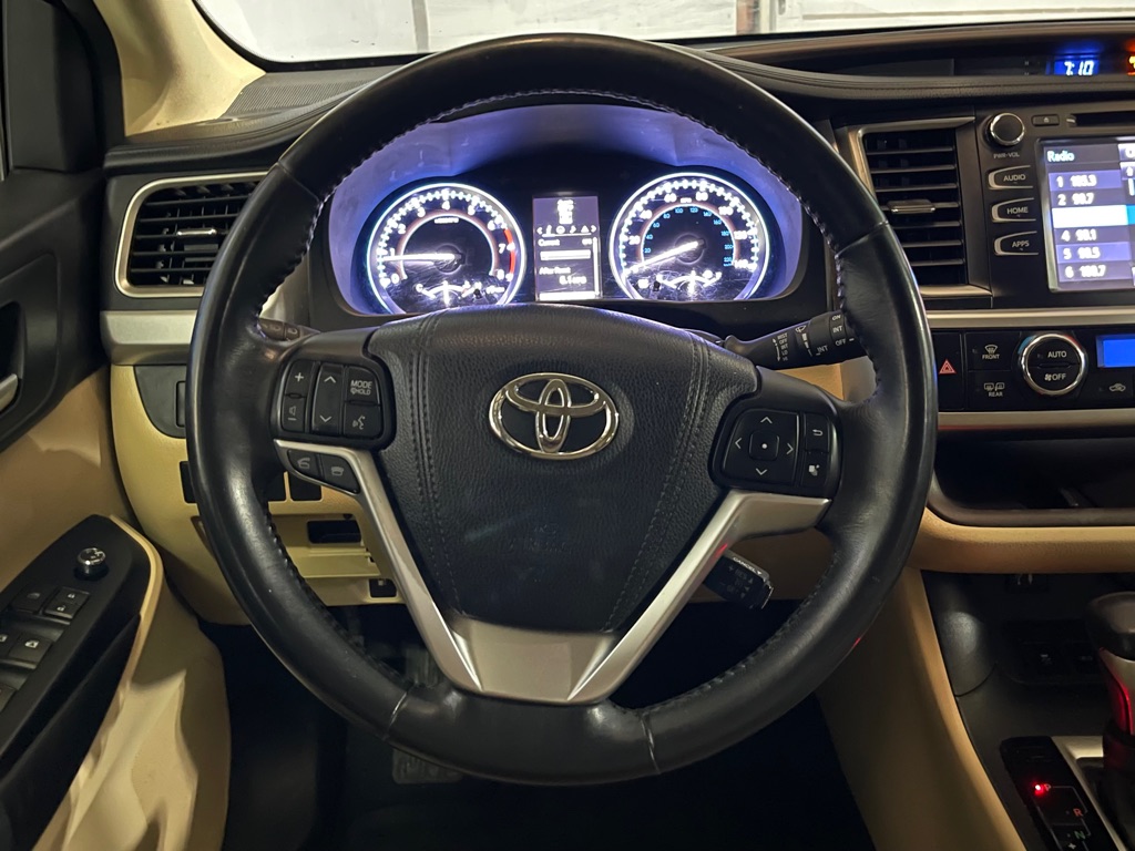 Photo 12 of this TOYOTA HIGHLANDER