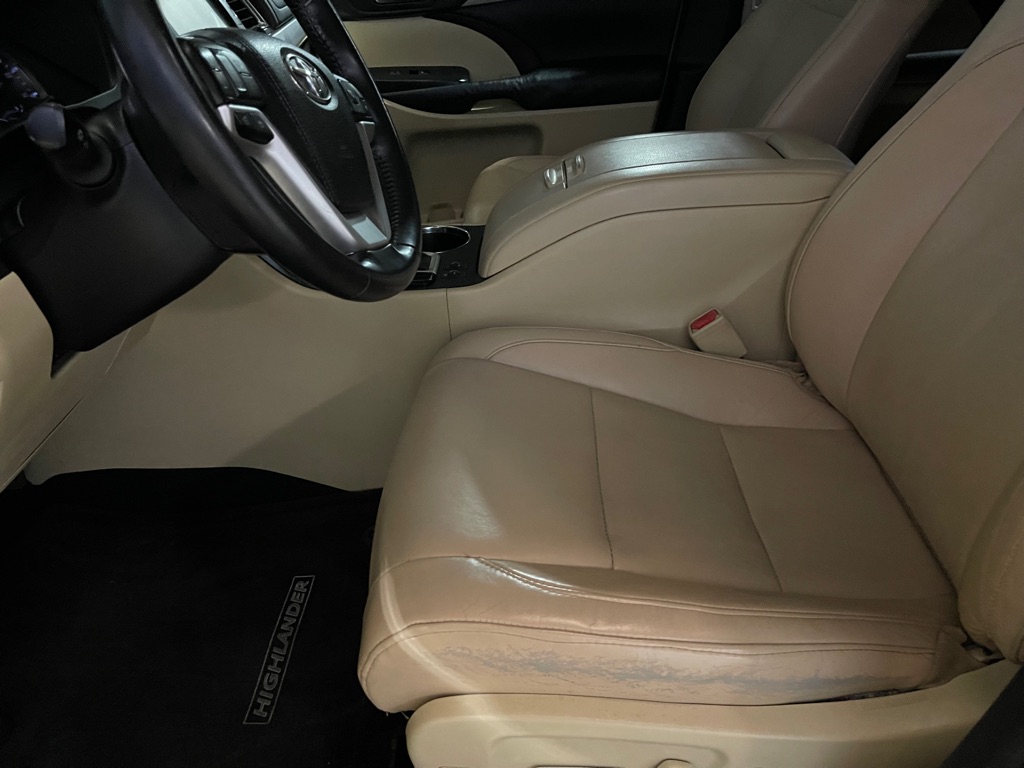 Photo 10 of this TOYOTA HIGHLANDER