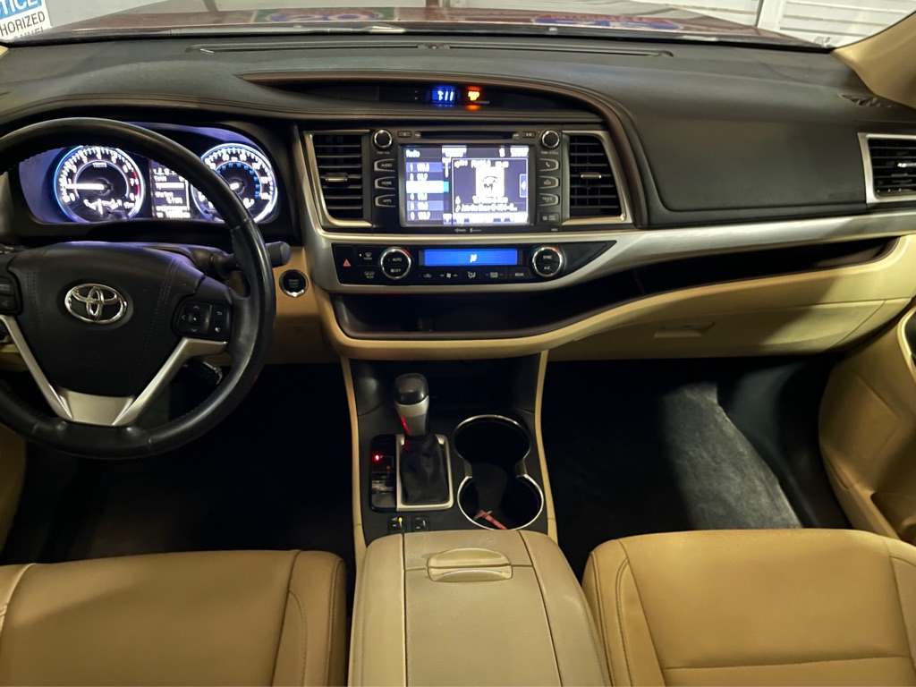 Photo 15 of this TOYOTA HIGHLANDER