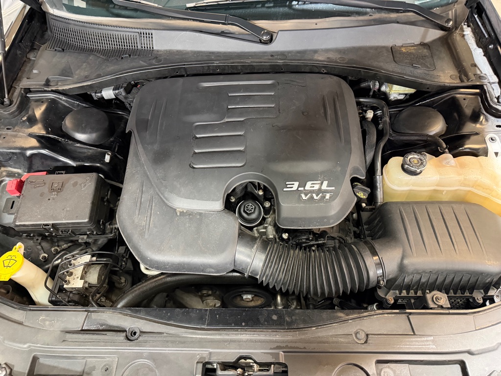 Photo 8 of this CHRYSLER 300