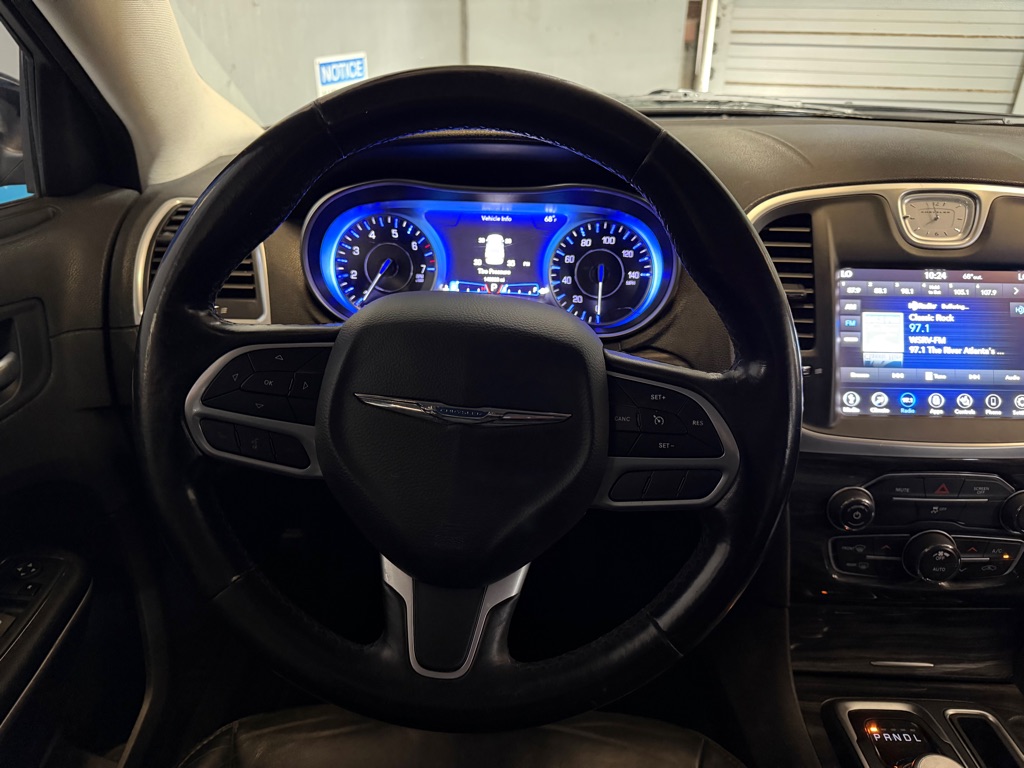 Photo 12 of this CHRYSLER 300