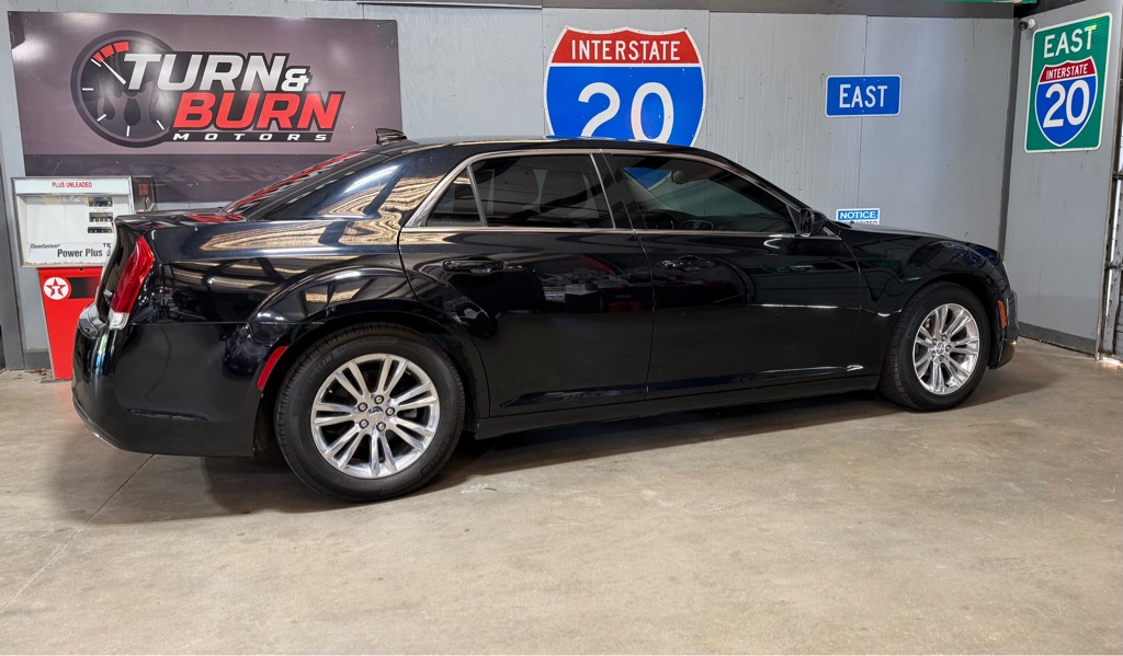 Photo 5 of this CHRYSLER 300