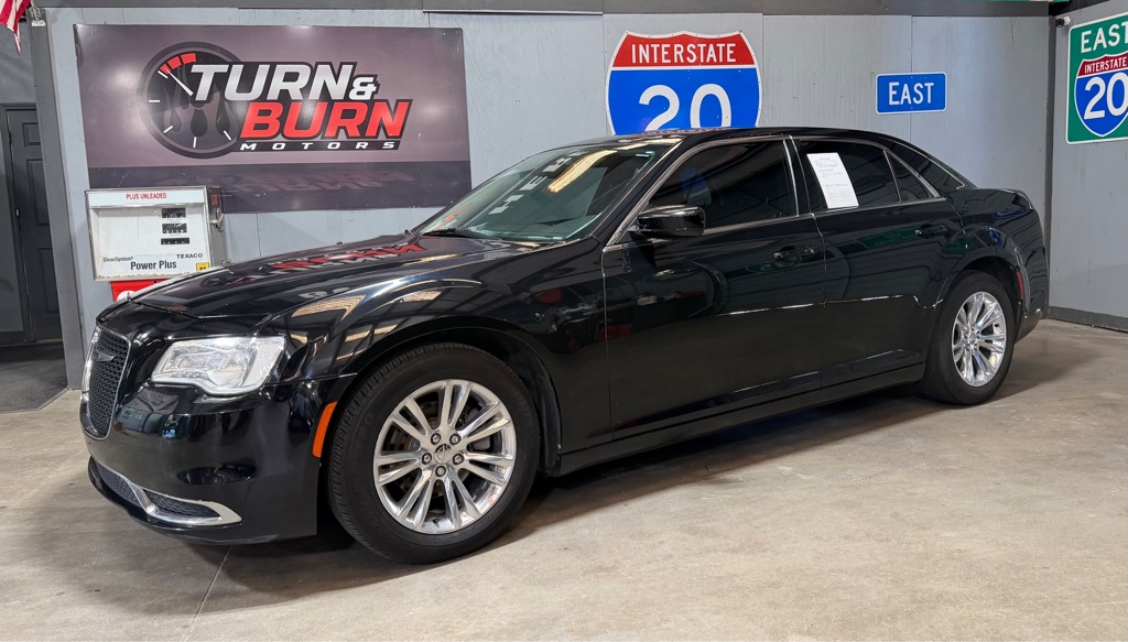 Photo 3 of this CHRYSLER 300