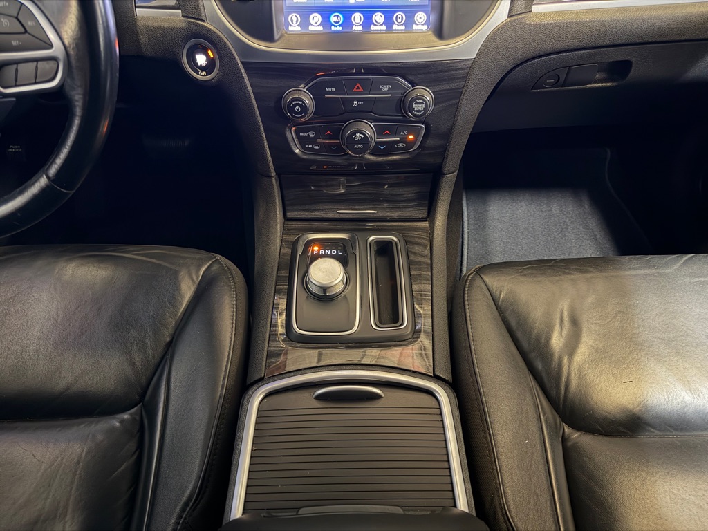 Photo 14 of this CHRYSLER 300
