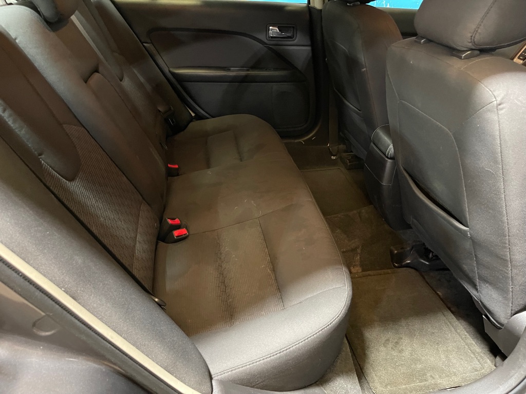 Photo 19 of this FORD FUSION