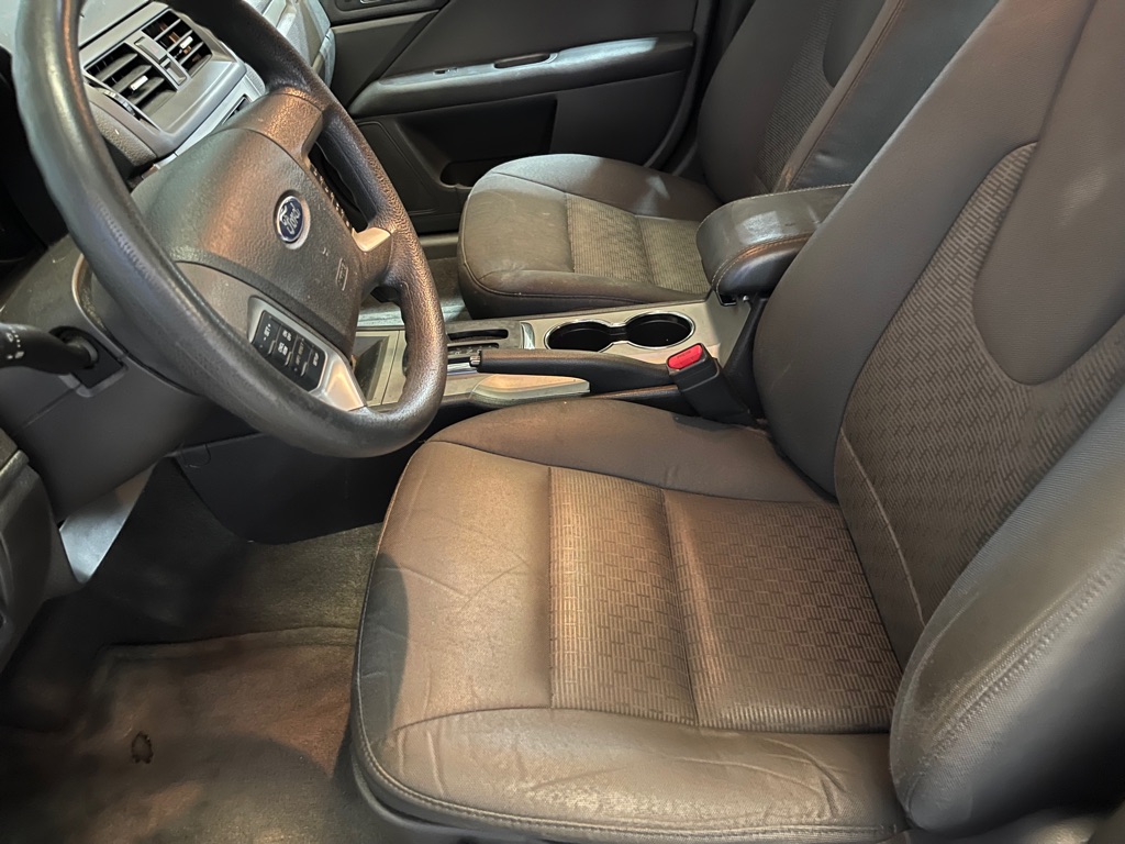 Photo 10 of this FORD FUSION