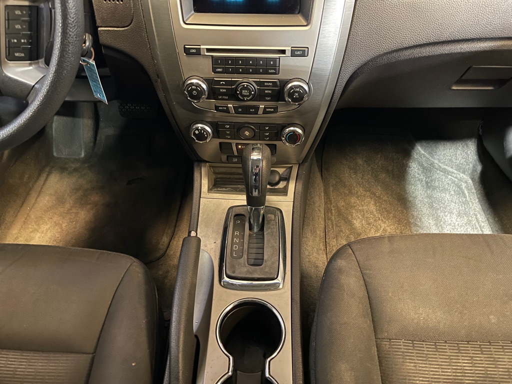 Photo 14 of this FORD FUSION