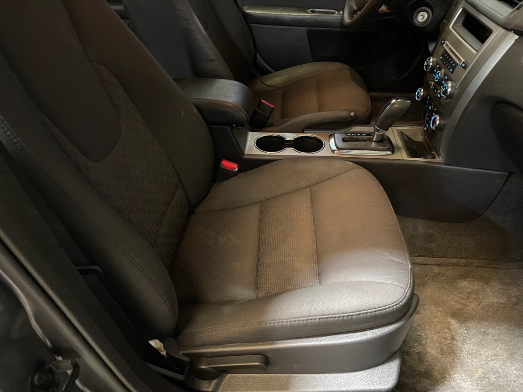 Photo 17 of this FORD FUSION