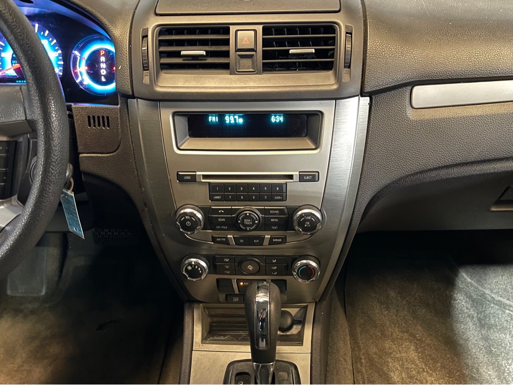 Photo 13 of this FORD FUSION
