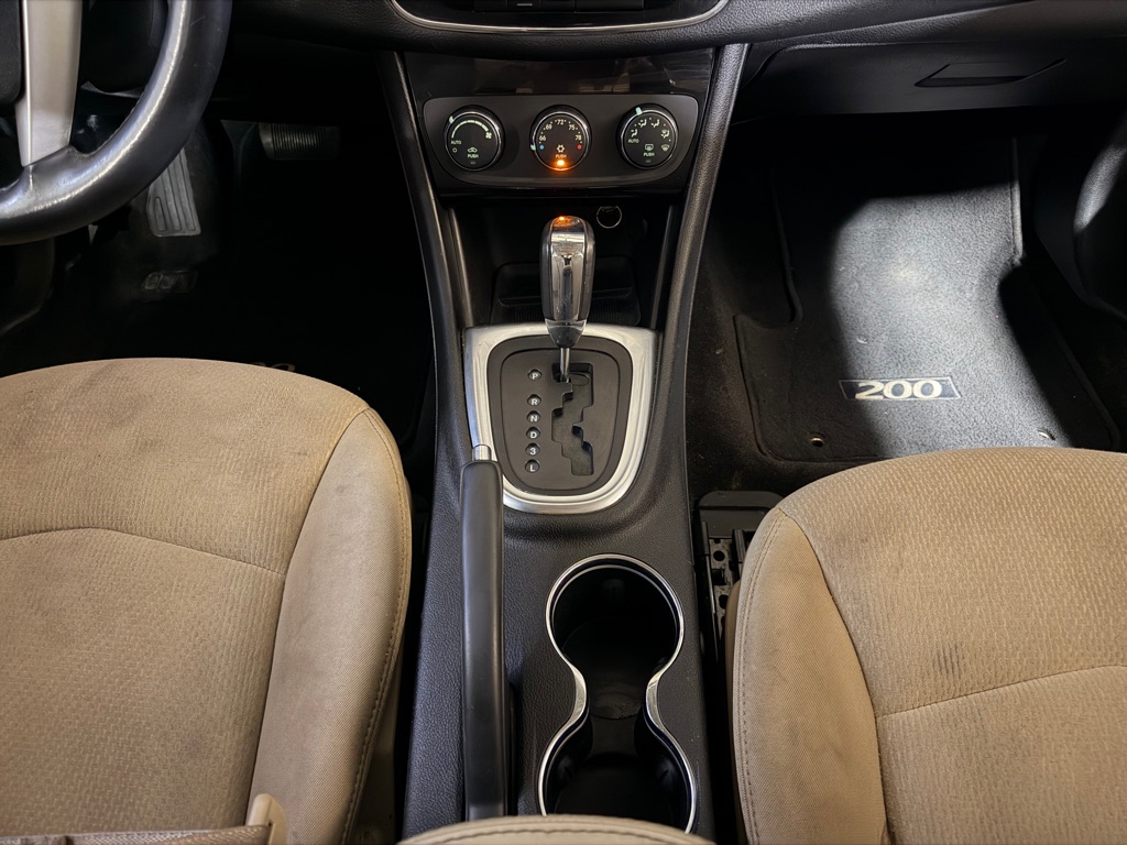 Photo 14 of this CHRYSLER 200