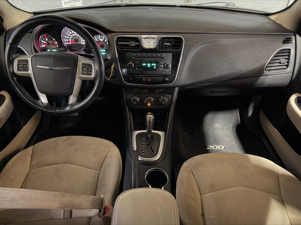Photo 15 of this CHRYSLER 200