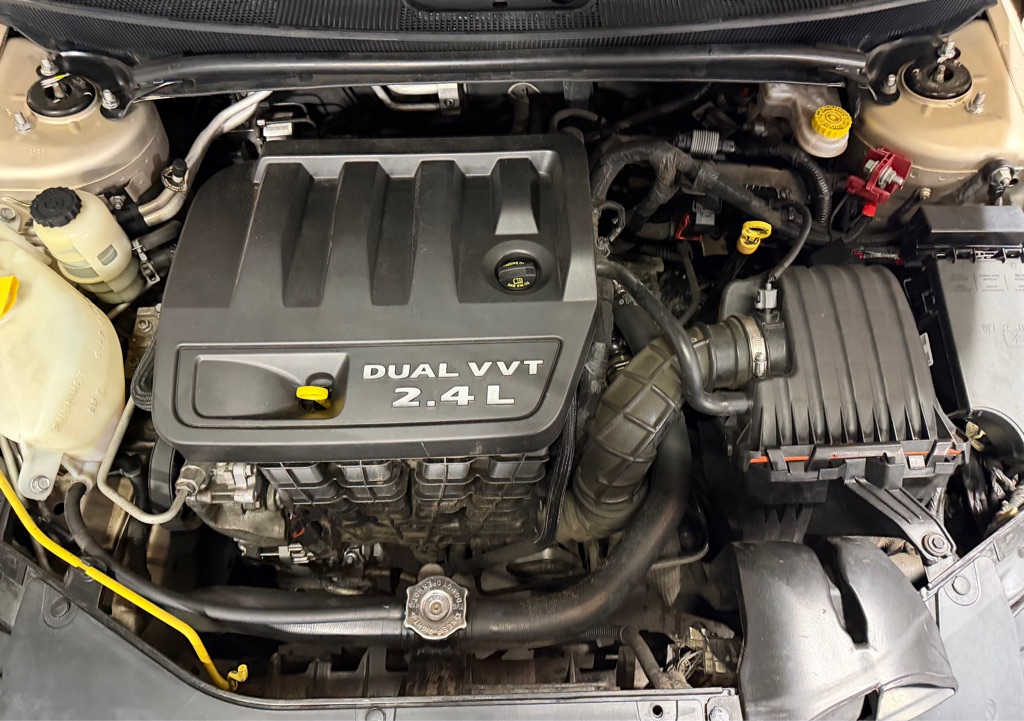 Photo 8 of this CHRYSLER 200