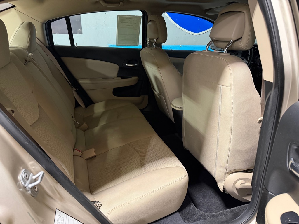 Photo 19 of this CHRYSLER 200