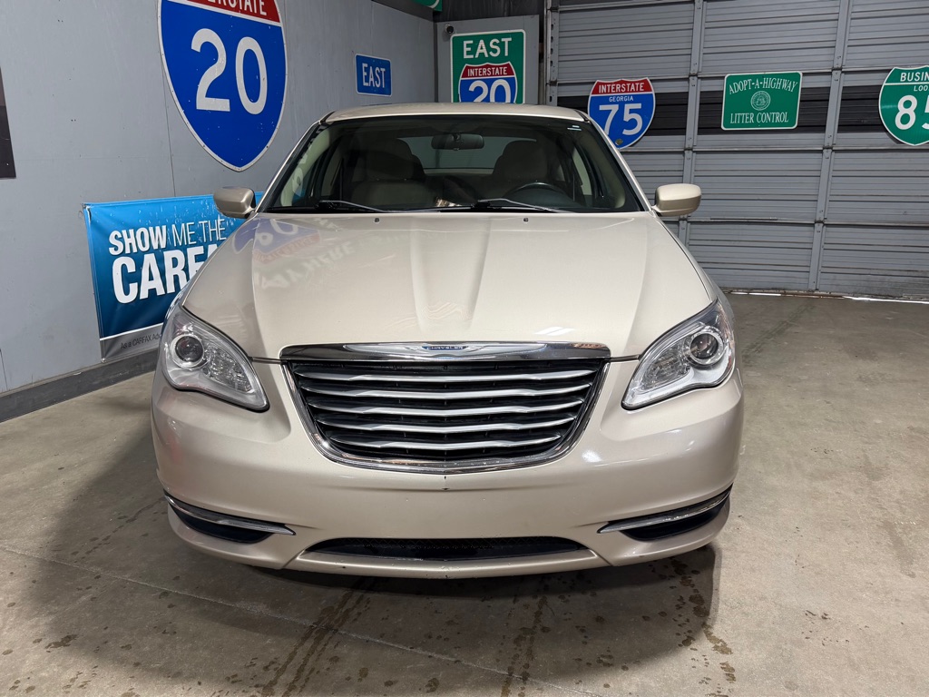 Photo 2 of this CHRYSLER 200