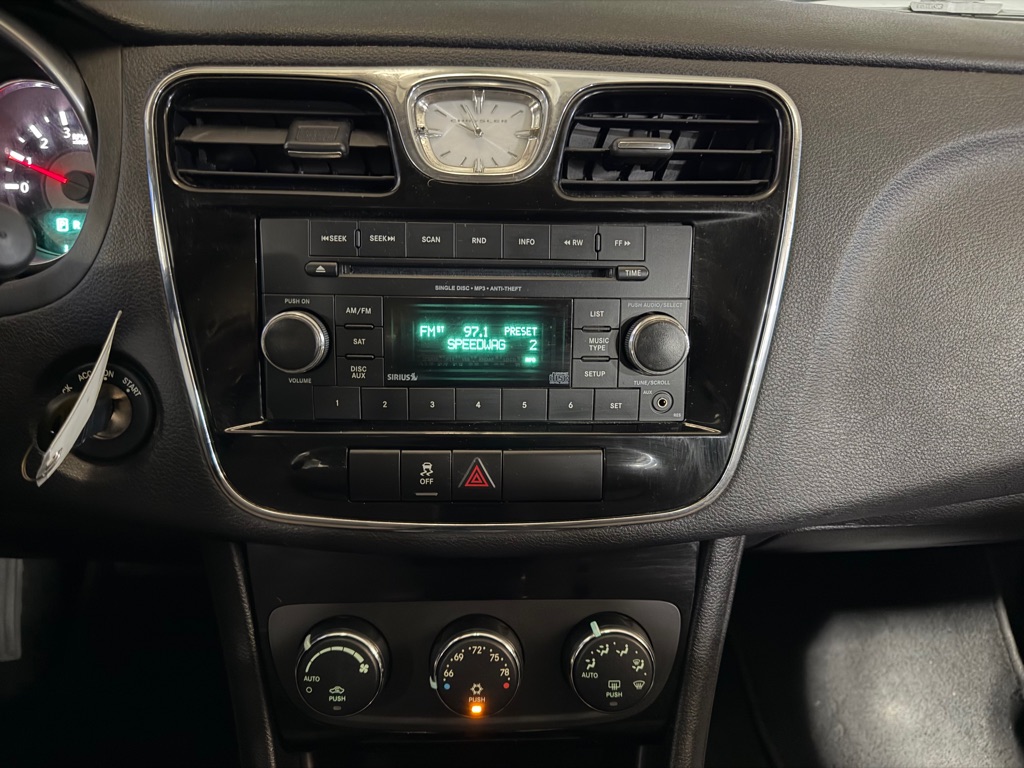Photo 13 of this CHRYSLER 200