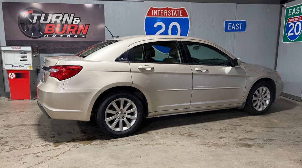 Photo 5 of this CHRYSLER 200