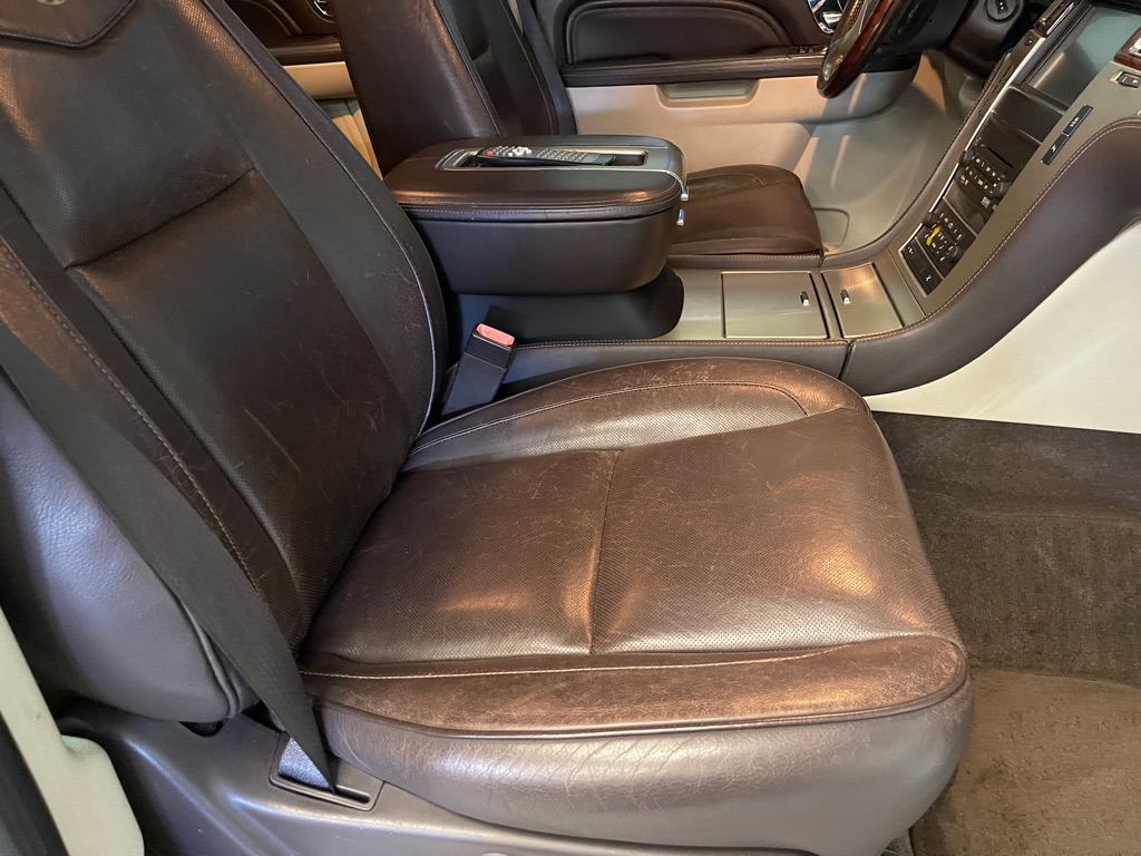 Photo 15 of this CADILLAC ESCALADE