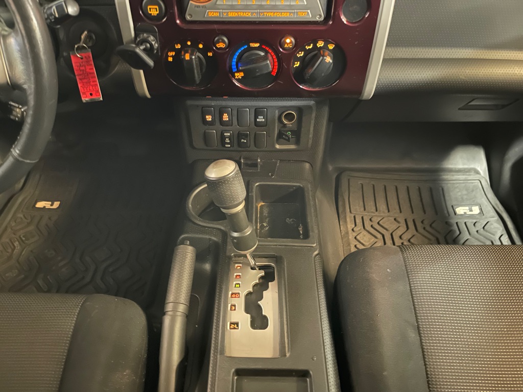 Photo 14 of this TOYOTA FJ CRUISER