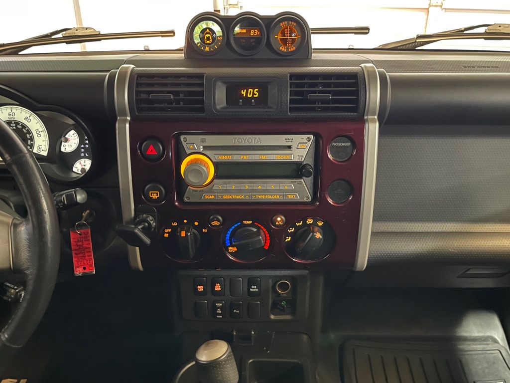 Photo 13 of this TOYOTA FJ CRUISER