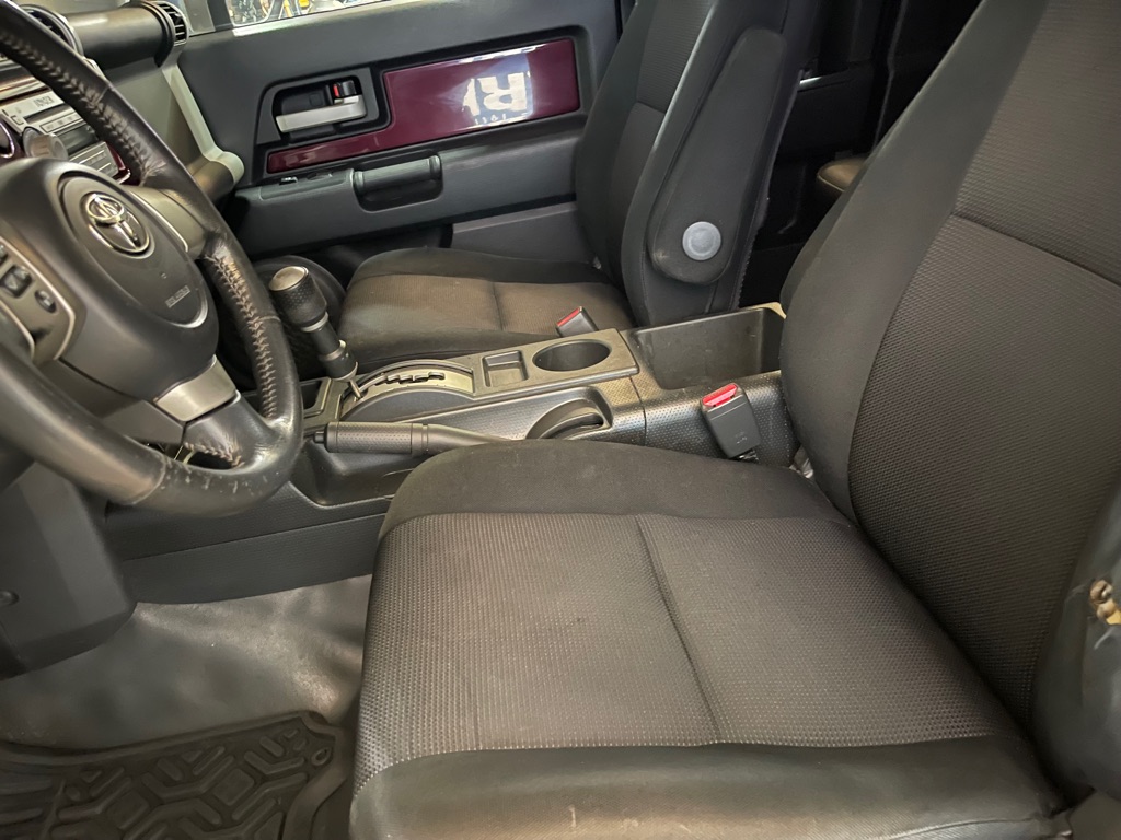 Photo 10 of this TOYOTA FJ CRUISER