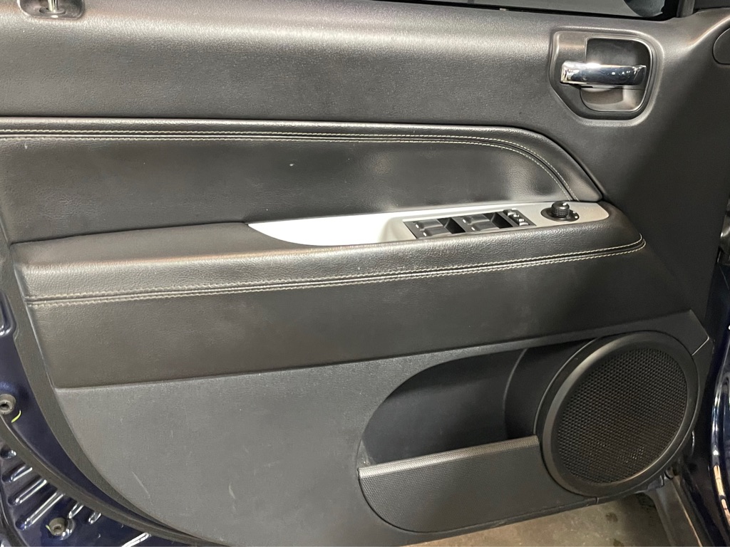 Photo 9 of this JEEP COMPASS